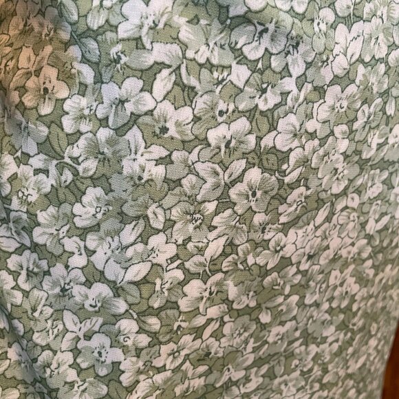 ✨3/$20✨ SHEIN Green Floral Asymmetrical Wrap Skirt - Picture 7 of 7